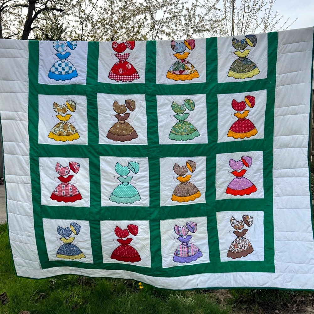 Vintage Handmade Sunbonnet Sue Quilt Twin White Green Pattern Cottagecore 98x79